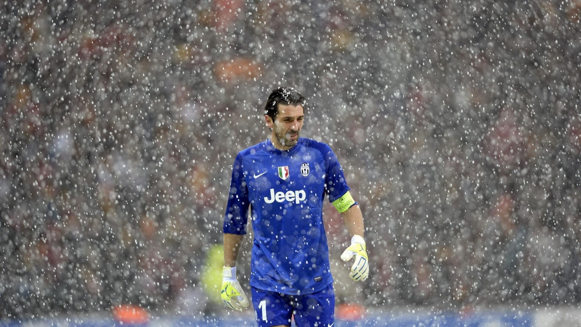 德国队战术调整引热议，赛前换人决策成关键，谁该让位？