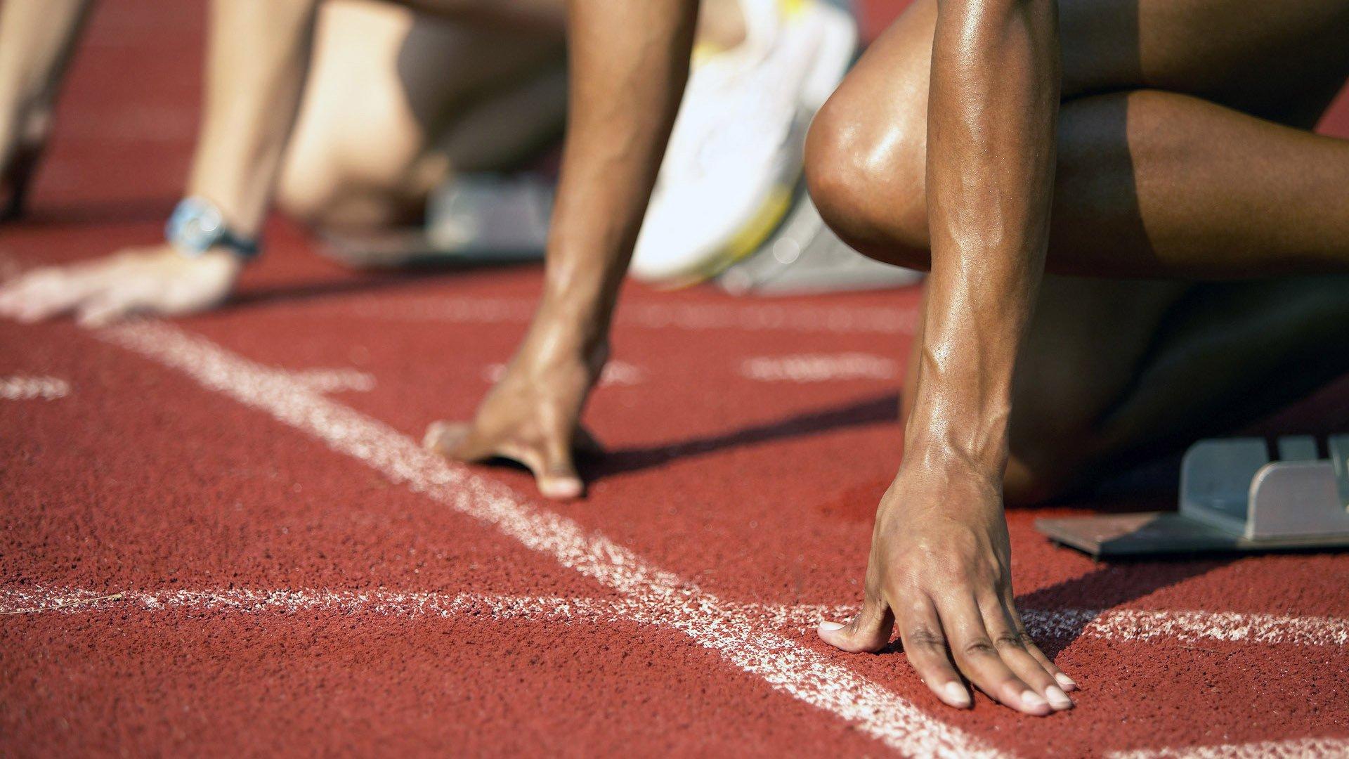 战绩断崖式下滑！利物浦危机会议密商帅位，斯洛特濒临下课，五大潜在继任者浮出水面